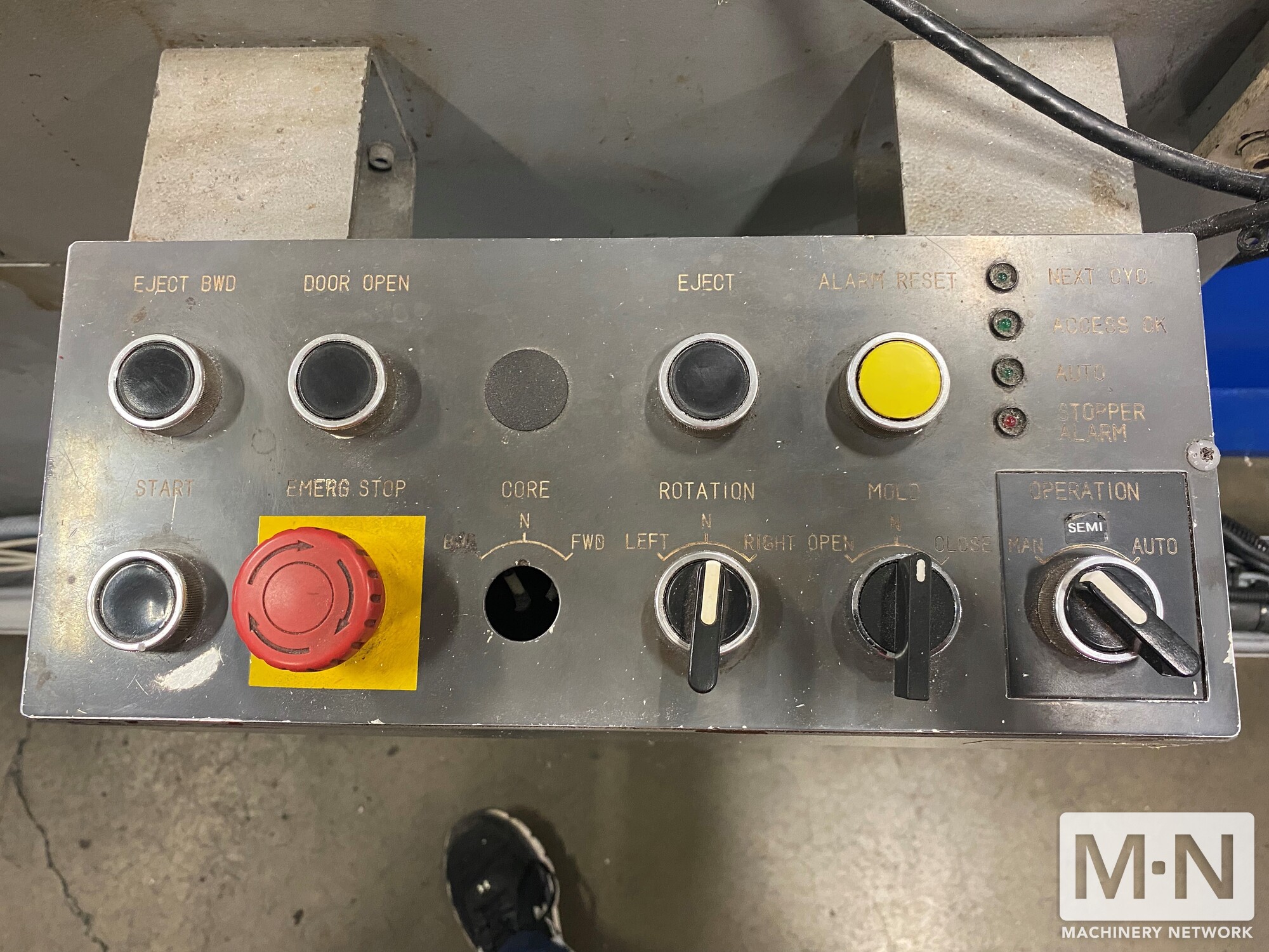 2004 NISSEI TD200RS36ASE VERTICAL INJECTION MOLDING, HORIZONTAL/VERTICAL | Machinery Network Inc.